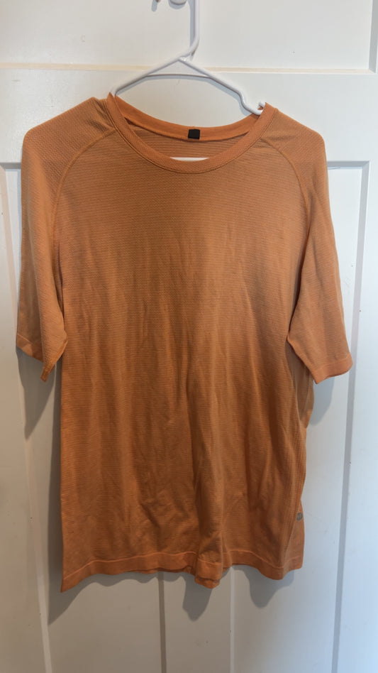 Lululemon Metal Vent Tech size large.. retails $78