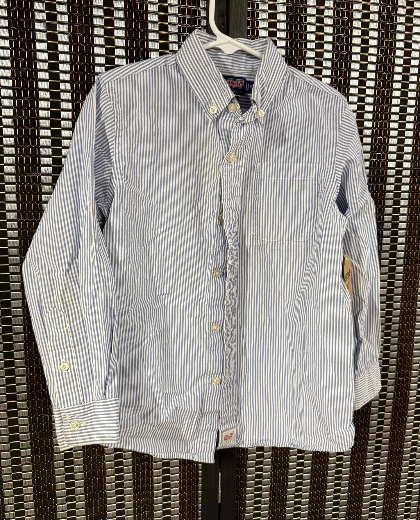 Vineyard Vines 5..has staining