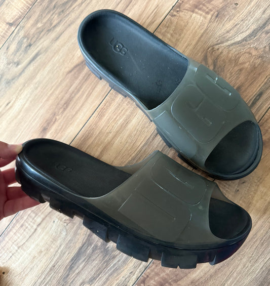 UGG 9