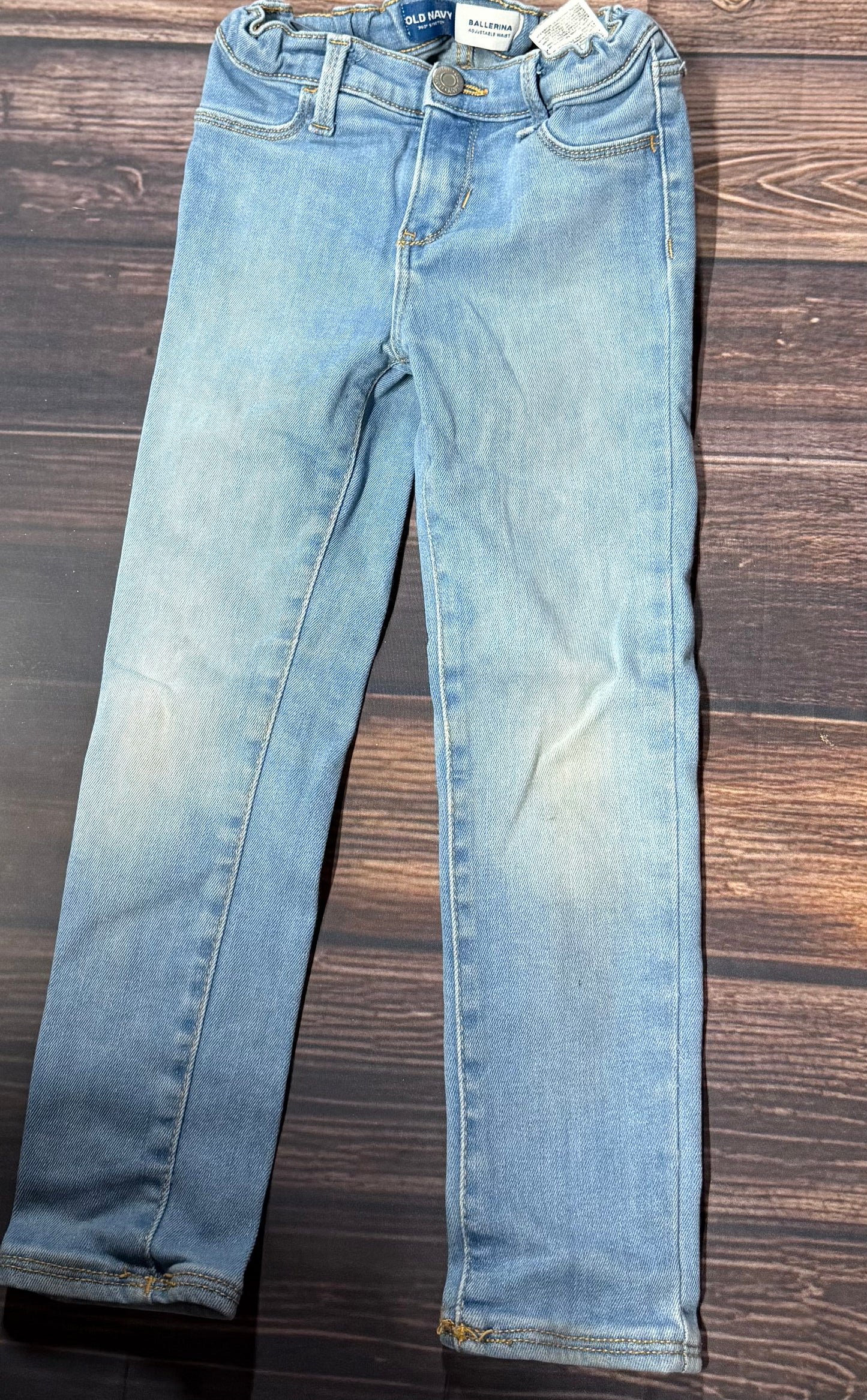 Old Navy 5T..staining on knees
