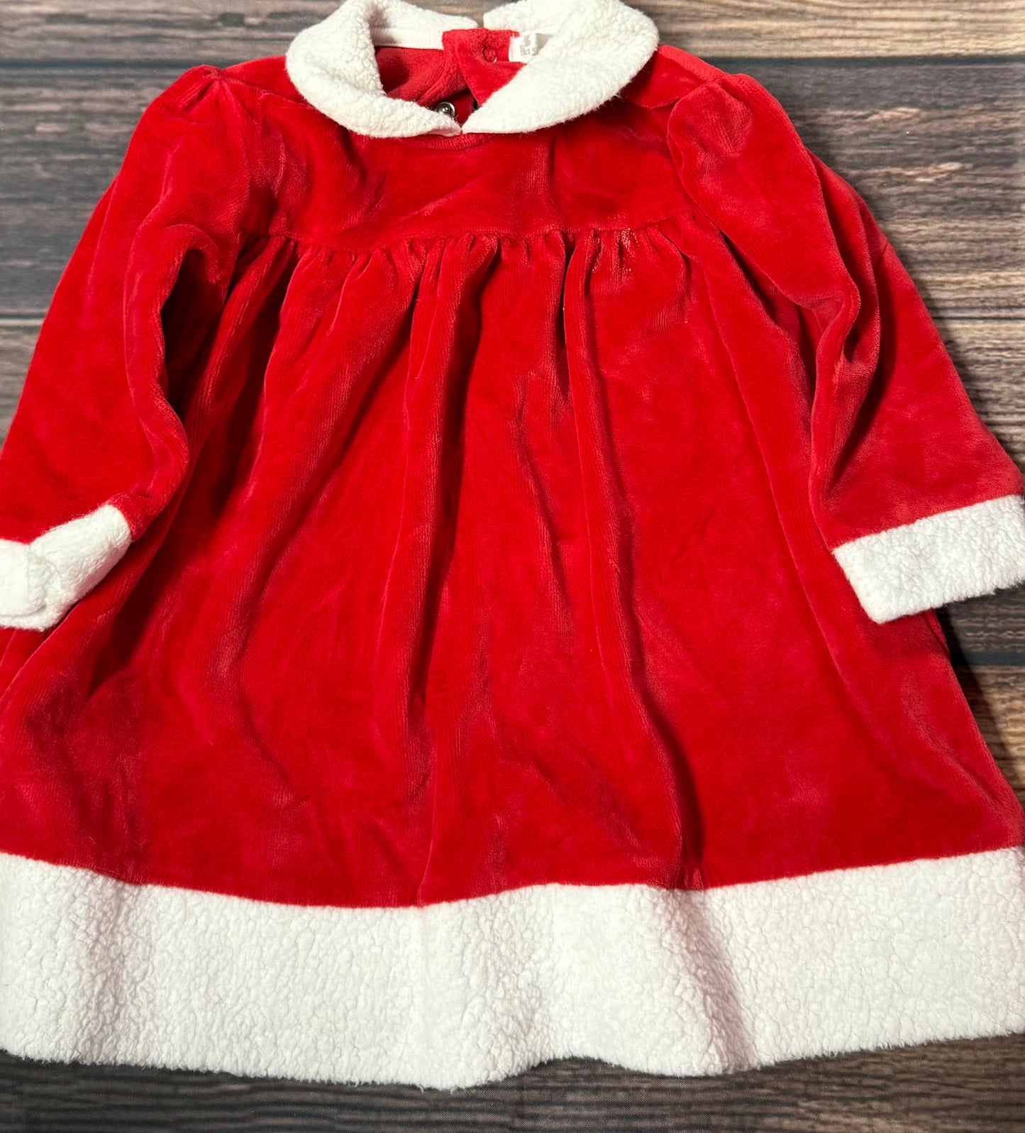 Kissy kissy 6-9m..has a small spot