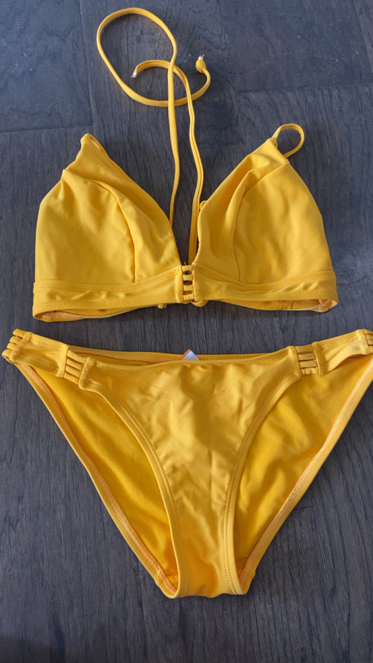 Large top.. medium bottom
