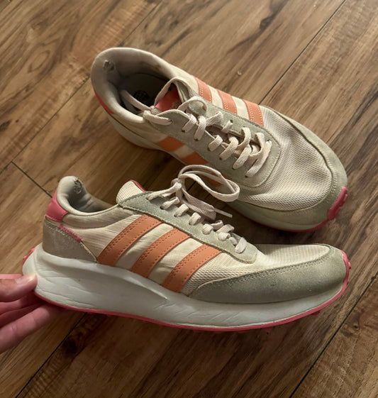 Adidas 7.5..wear on heels