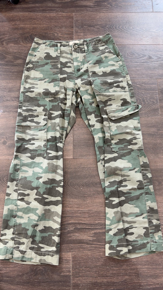 Universal Threads size 8