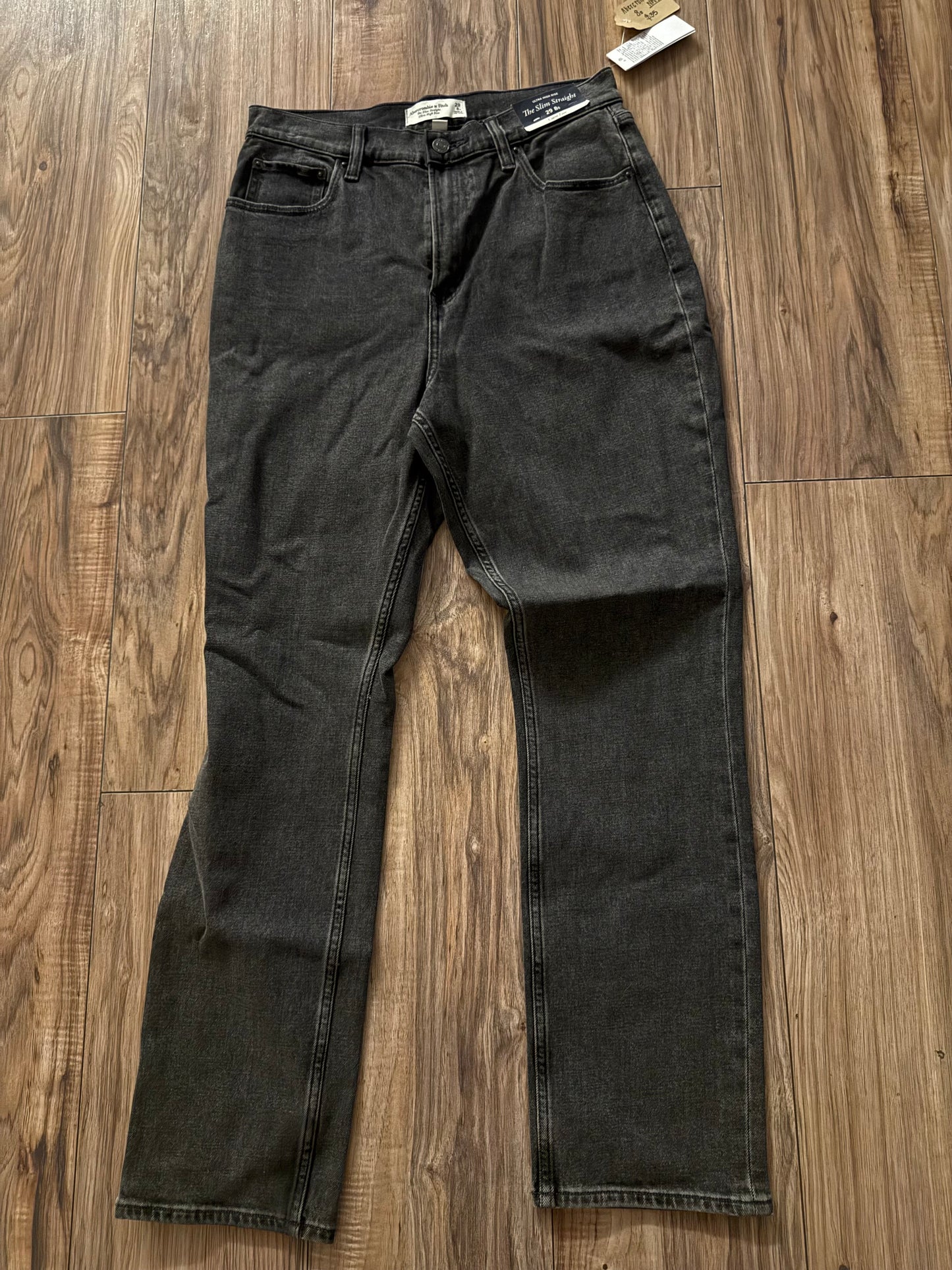 NWT Abercrombie 8s..retail $90