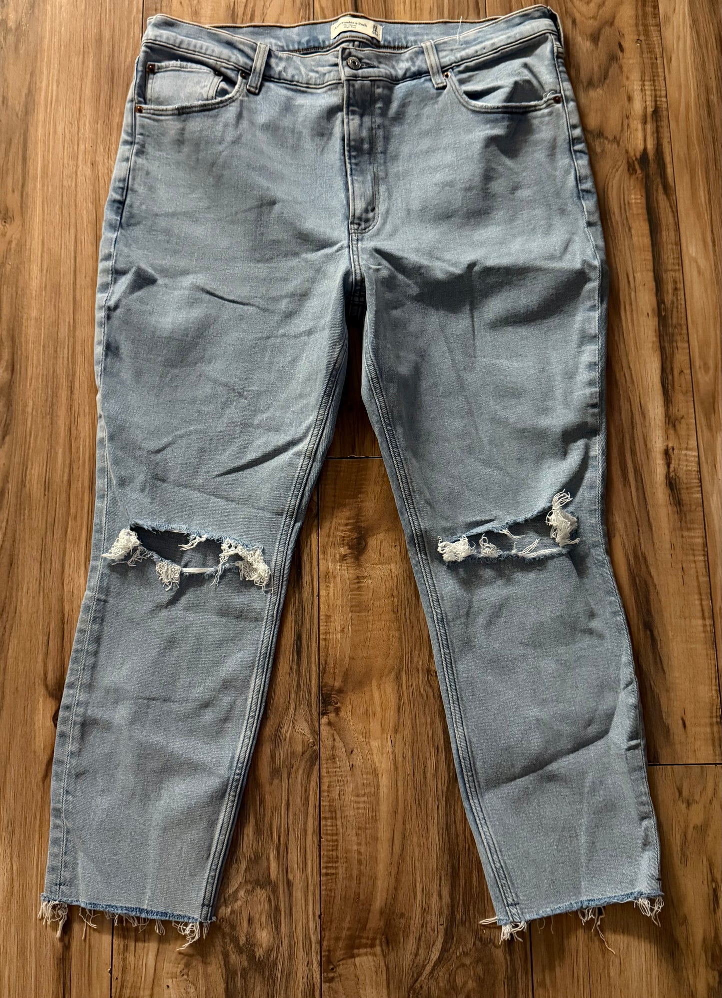 Abercrombie & Fitch 33/16s