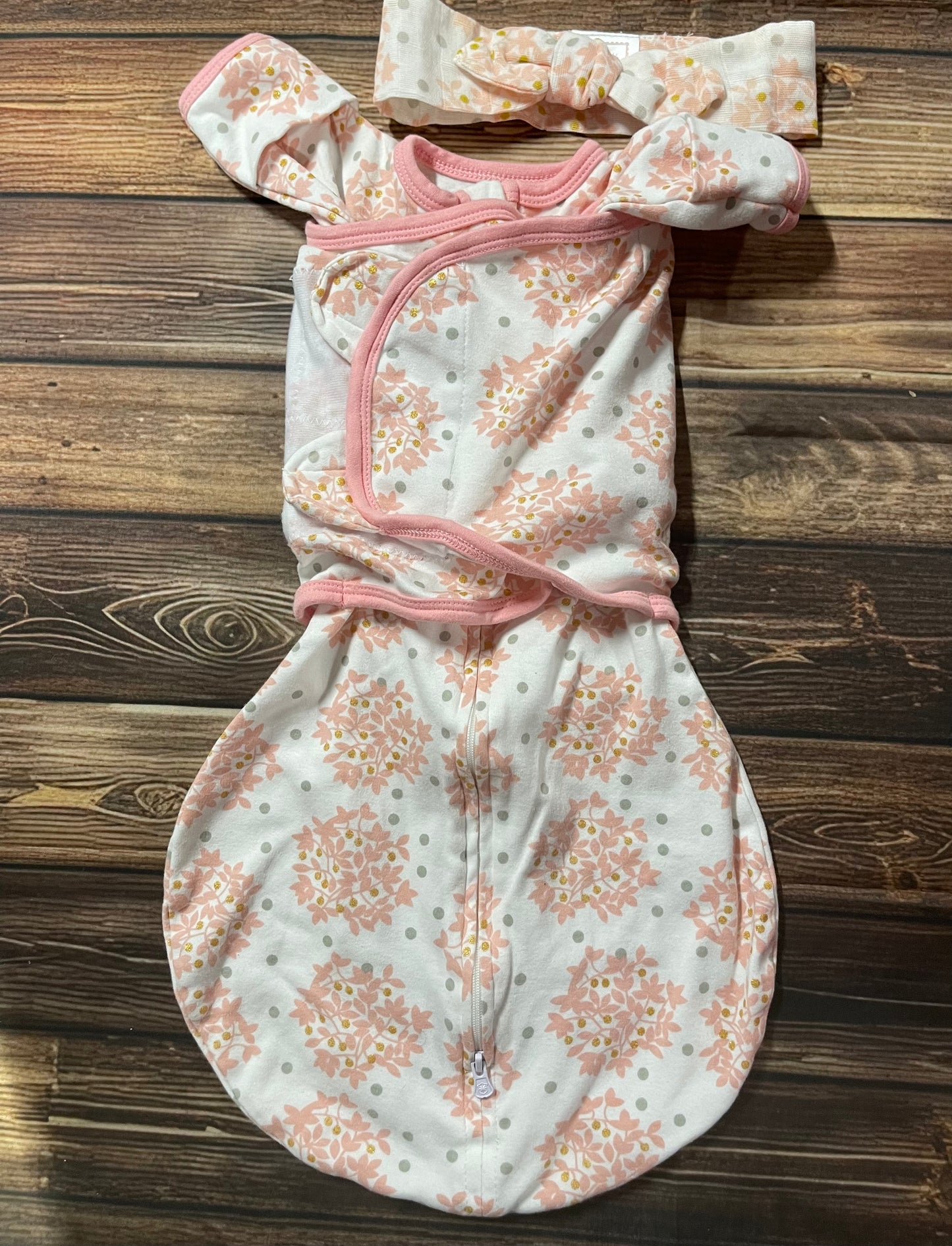 SwaddleDesigns 0-3m + matching bow