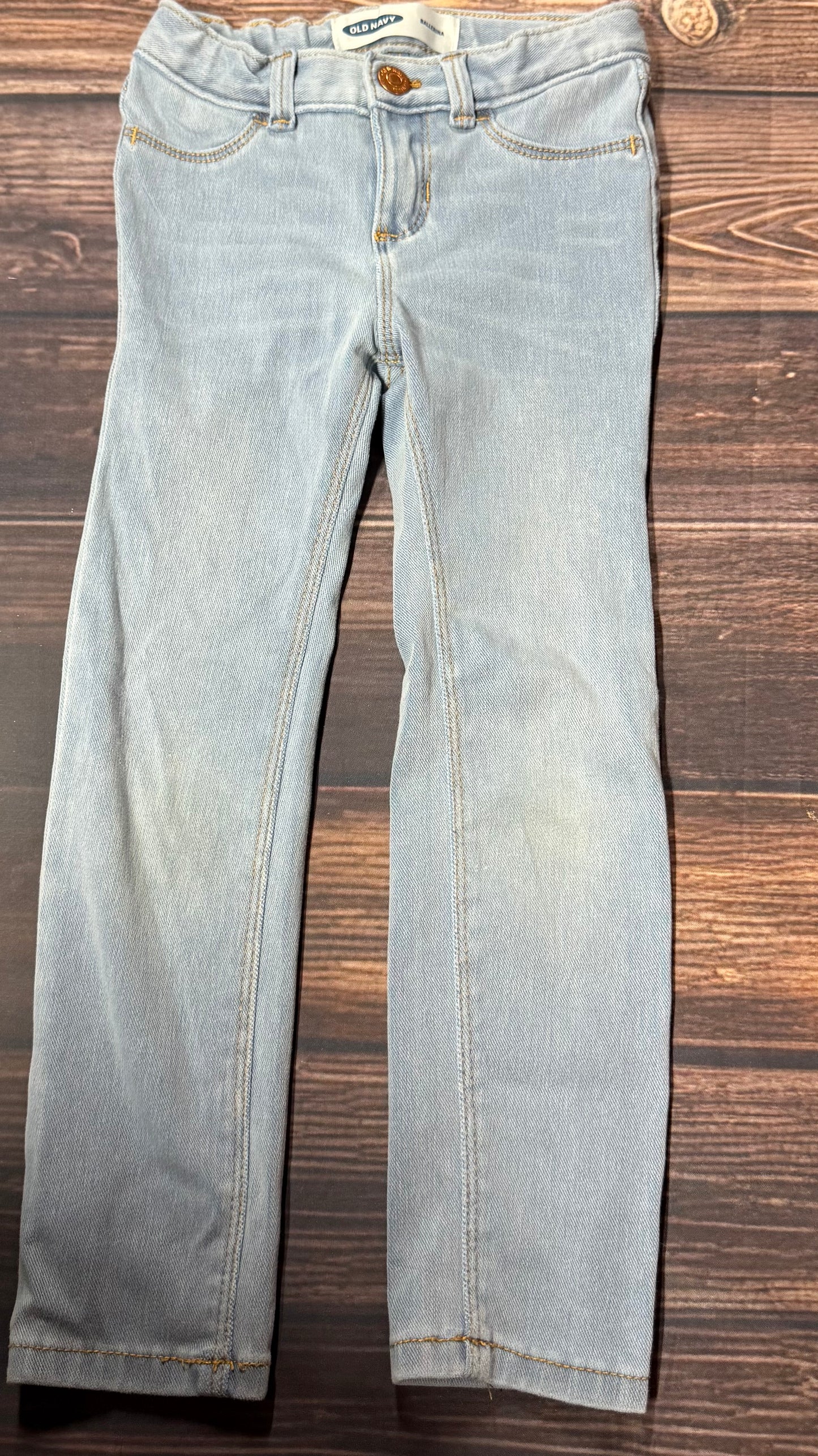Old Navy 5T..staining on knees