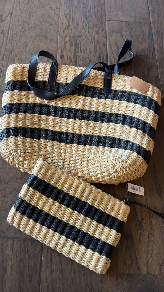 NWT for $70 Gap purse and wristlet.. has some wear on straps