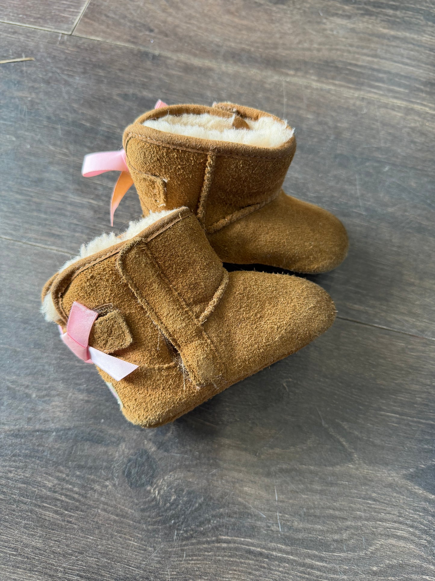UGG size 2/3