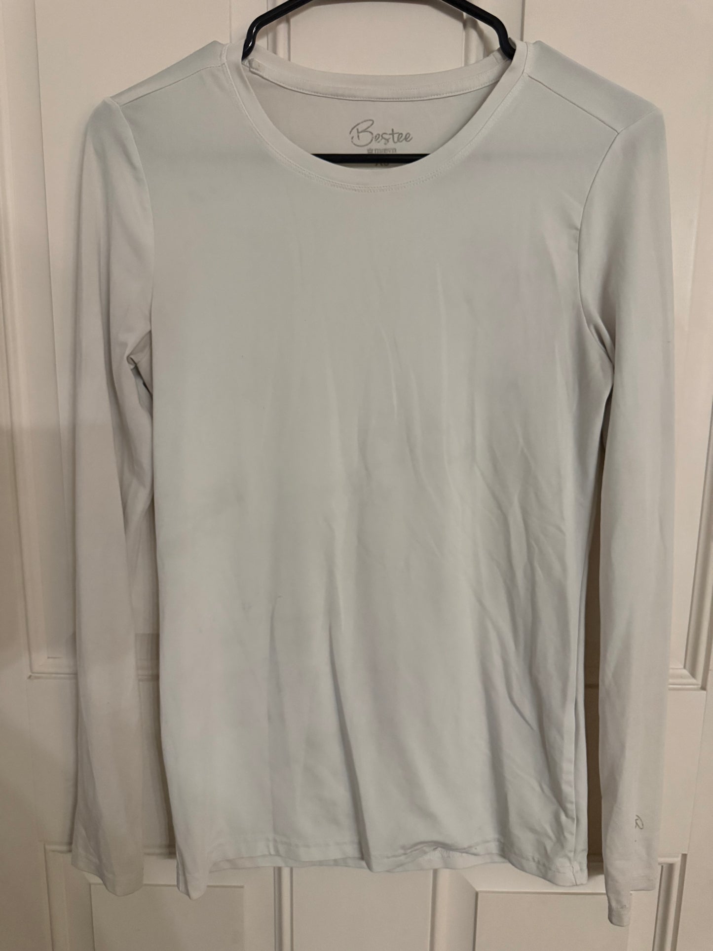 Bestee scrub undershirt XS..has spots