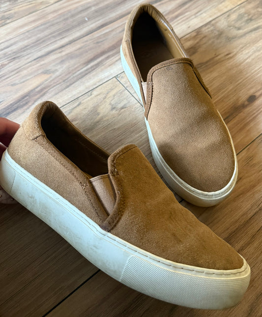 UGG 7