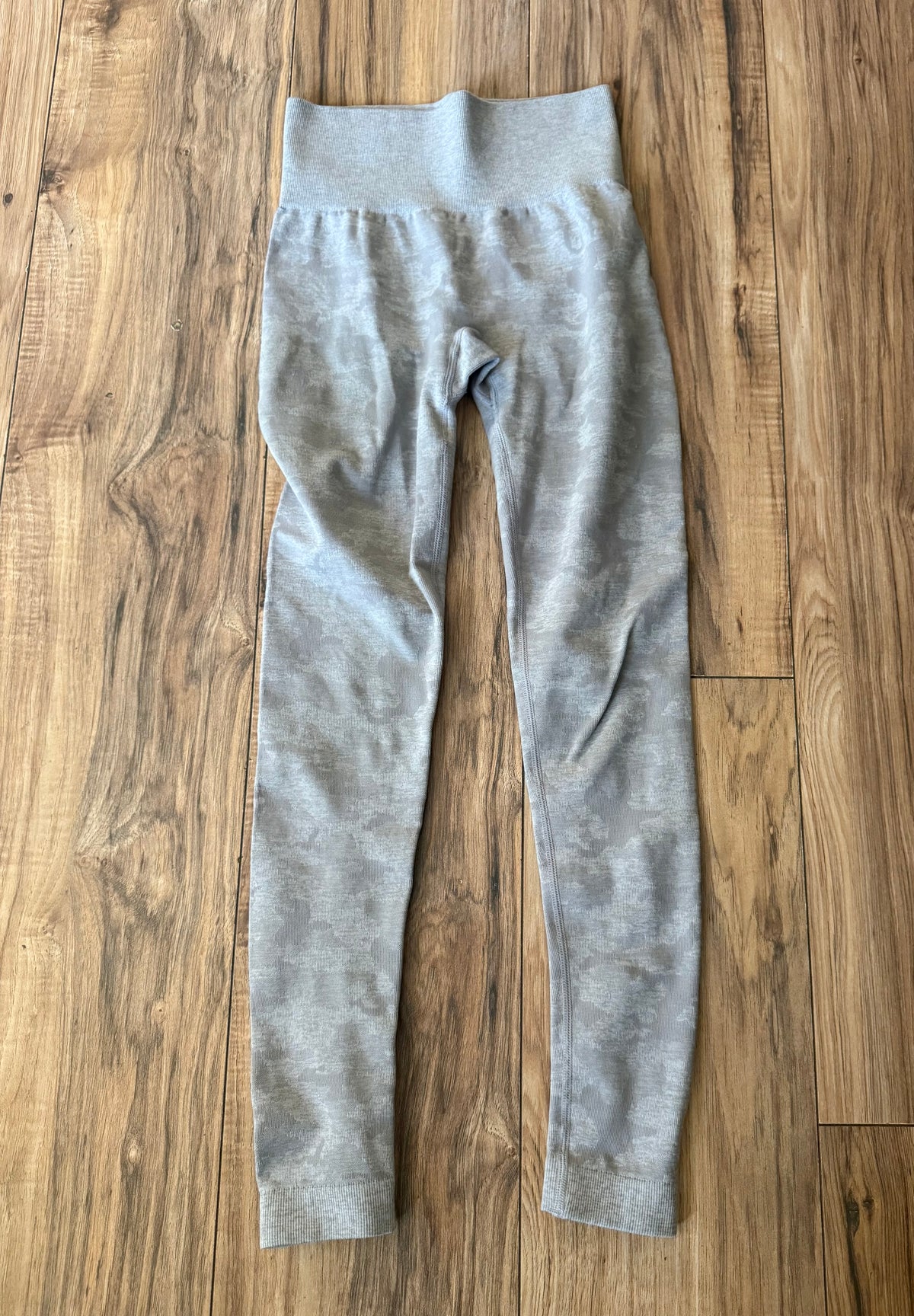 Gymshark XS..flaw on inside pant cuff!