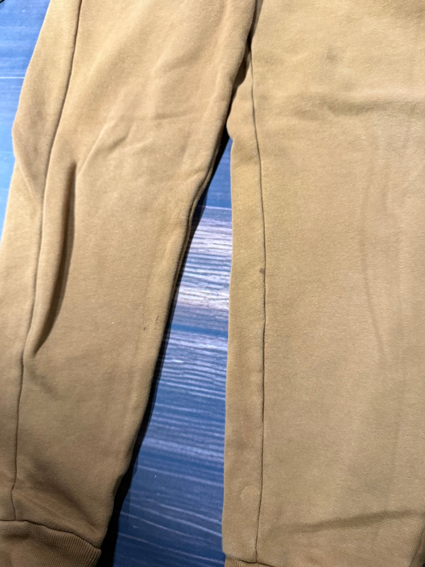 Carhartt 10/12..small spots