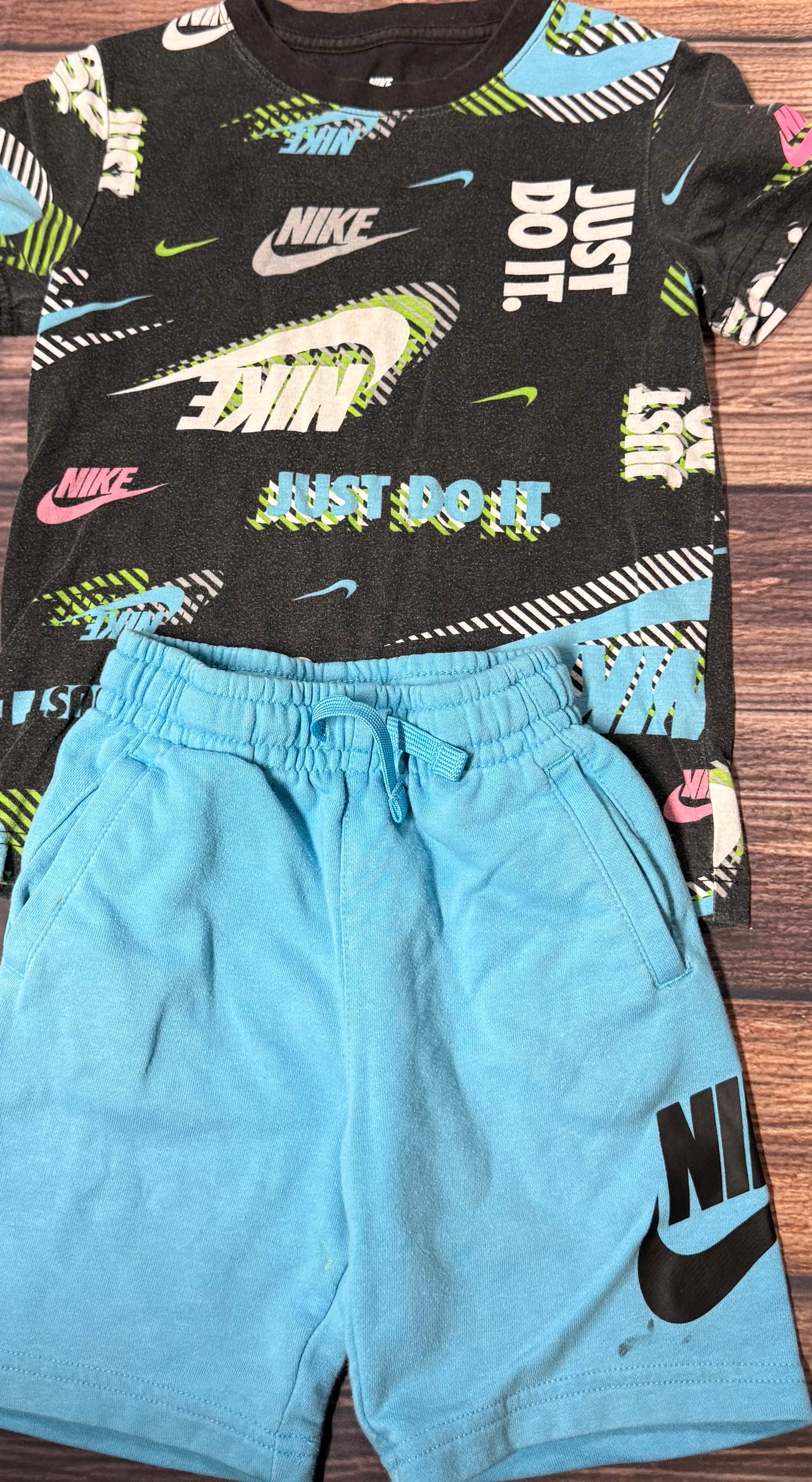 Nike top size 6/bottoms 5..has stain on pants