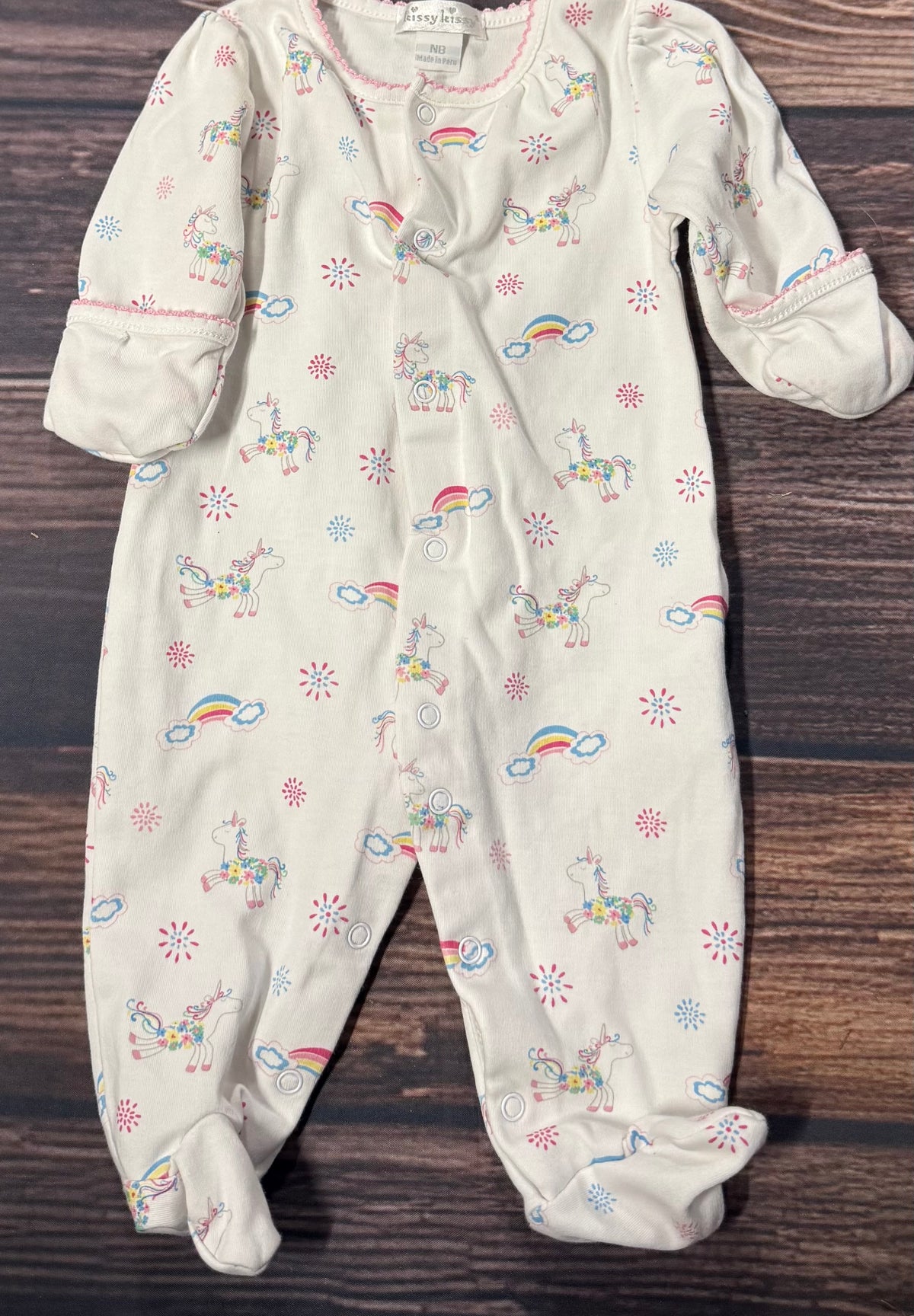 Kissy kissy newborn