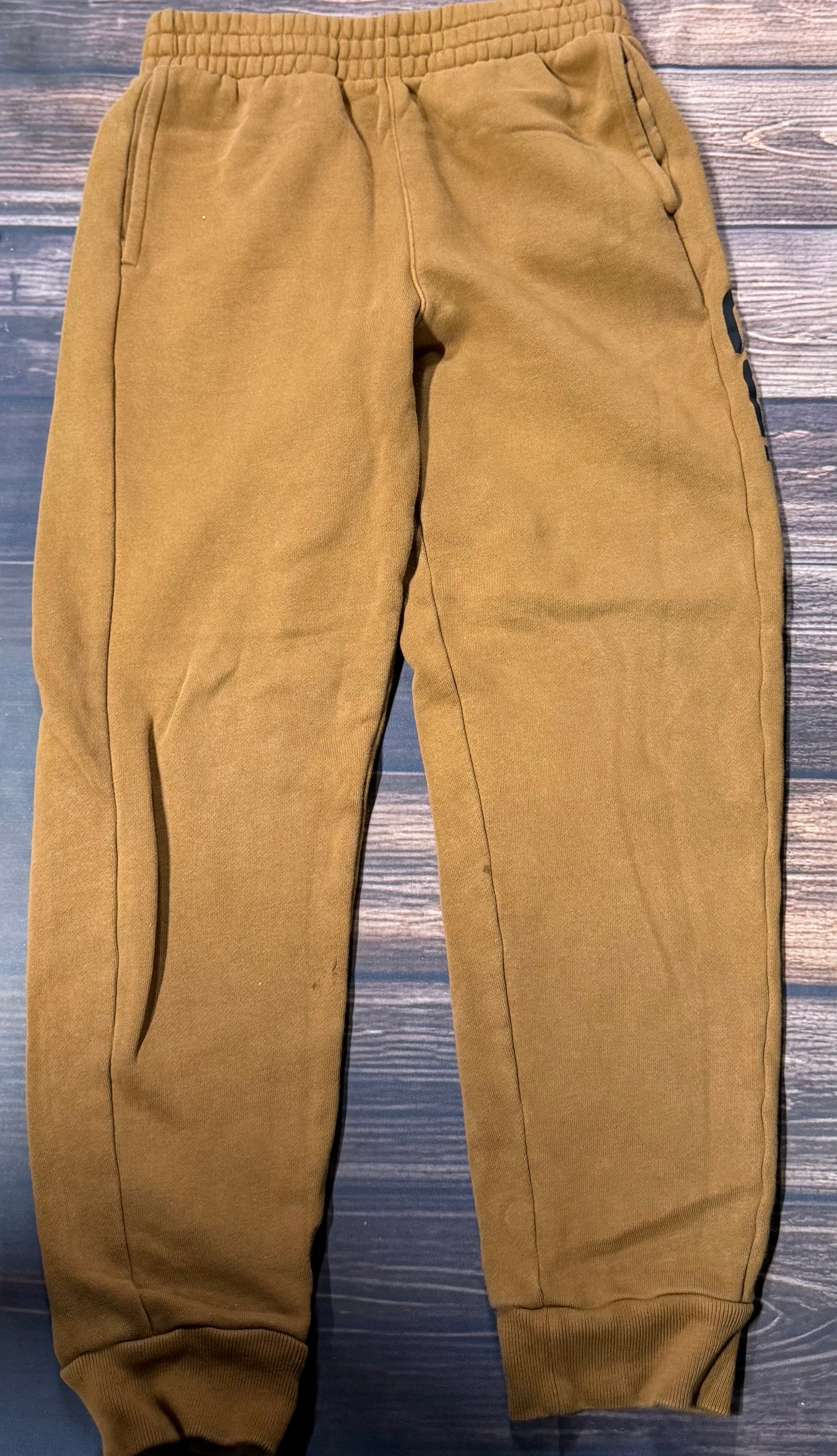 Carhartt 10/12..small spots