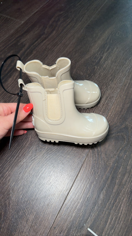 BearPaw size 5