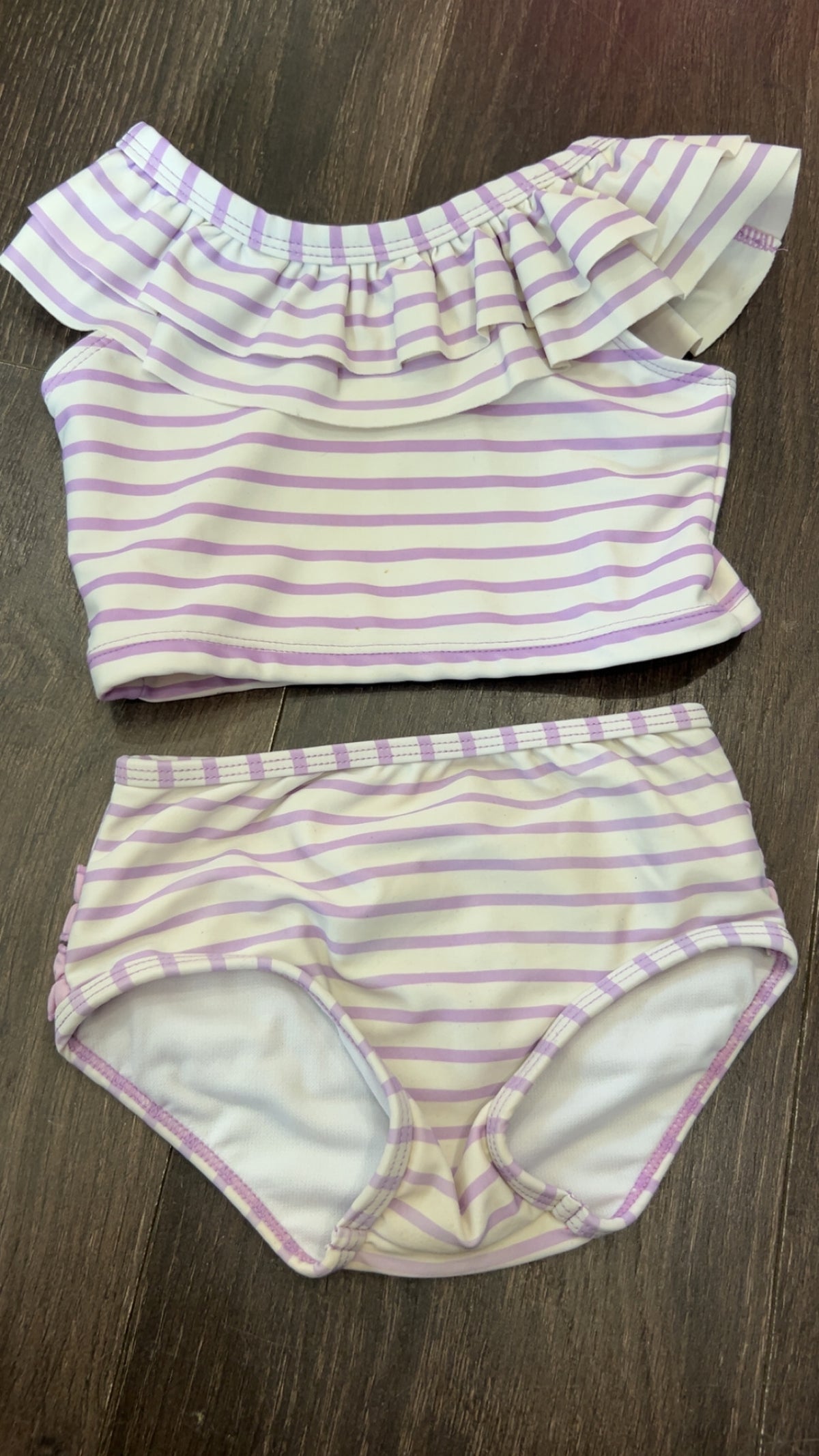 Ruffle Butts 2T.. small spot