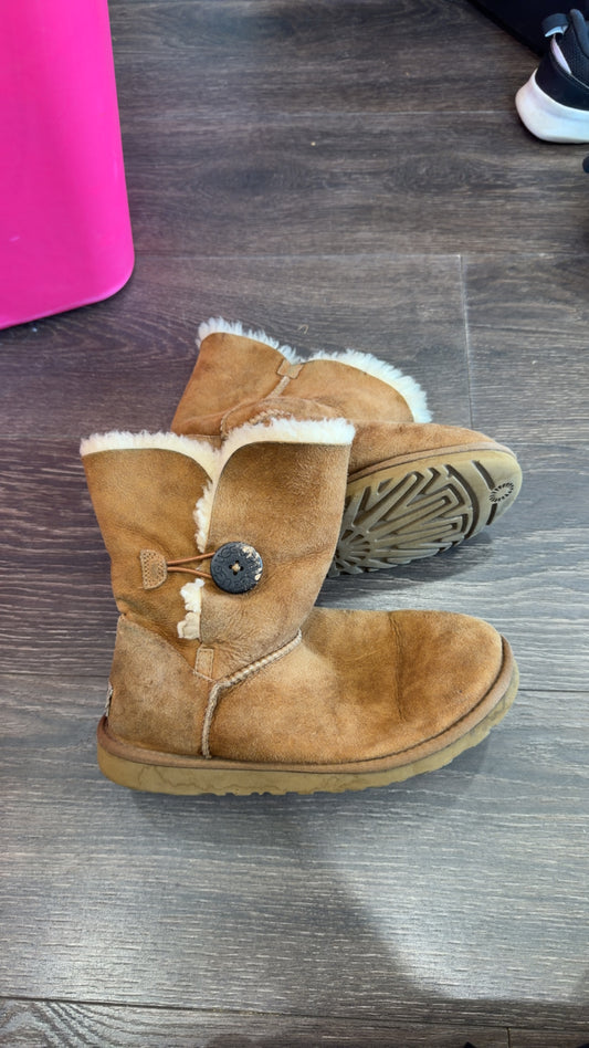 UGG size 6