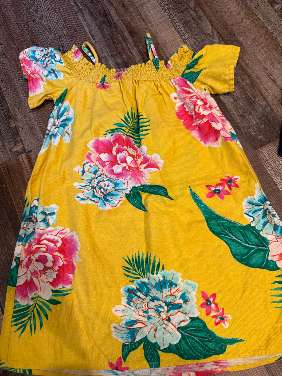 old navy size 8 * small spots