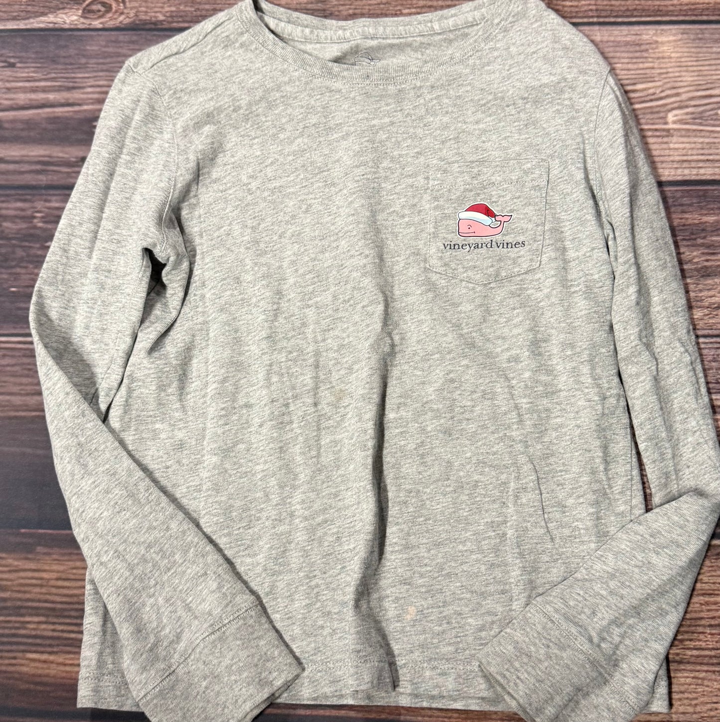 Vineyard vines small..has small spots