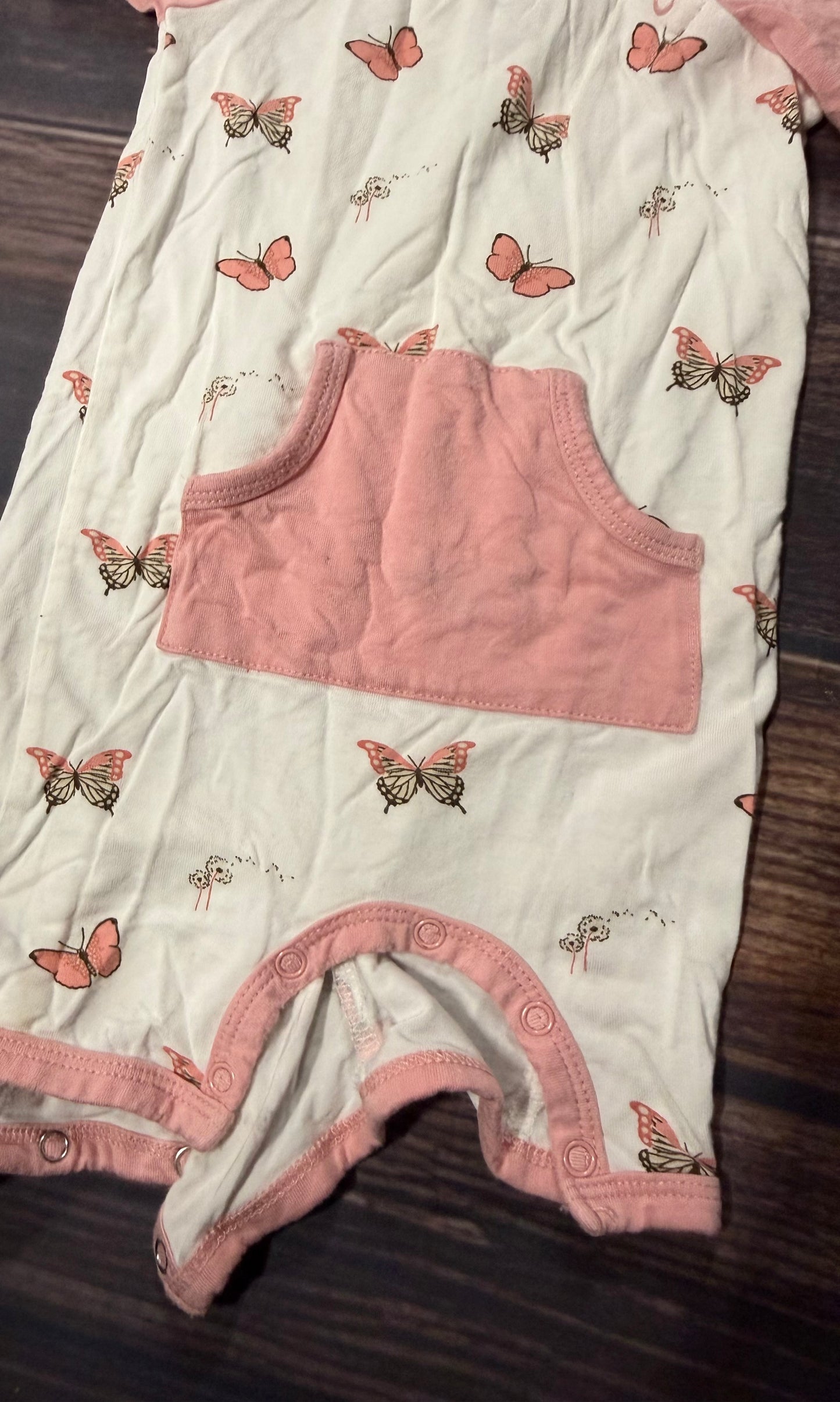 Kyte 12-18m..has staining on pocket and small spot on leg