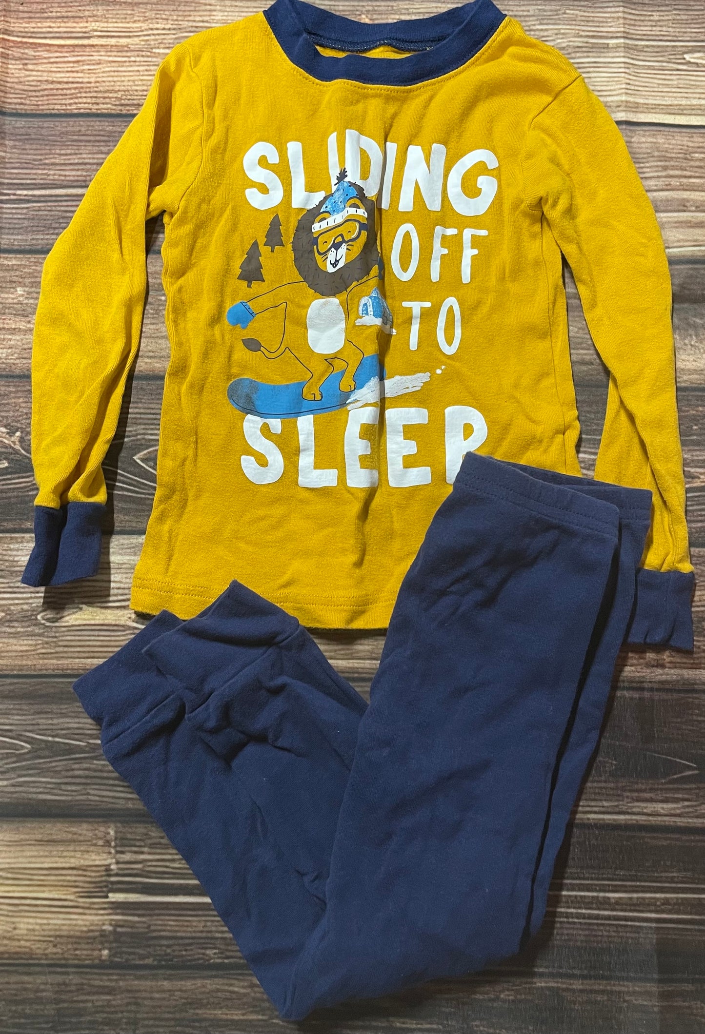 Carter’s 4T boys pjs