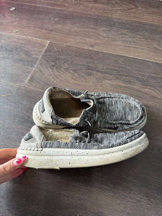 Hey Dude size 6