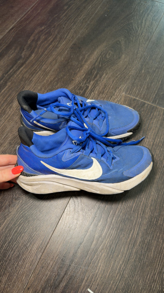 Nike size 4Y