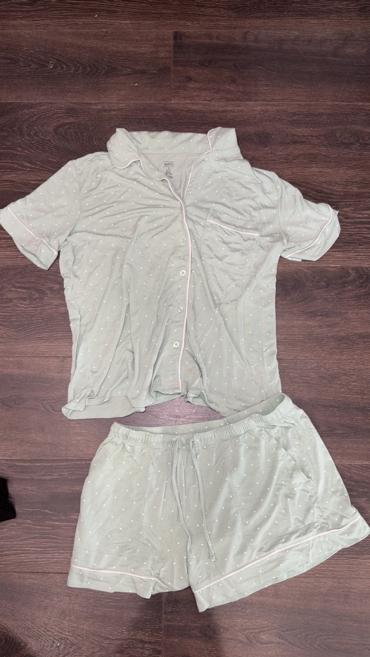 auden size medium.. small staining