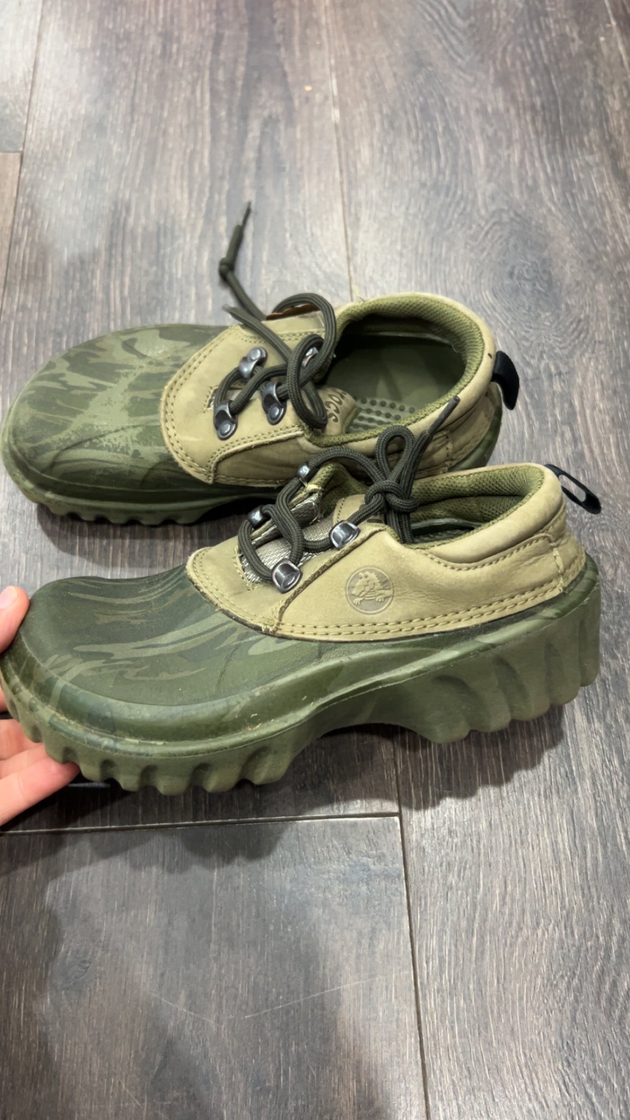 Crocs men’s size 4 (3Y)