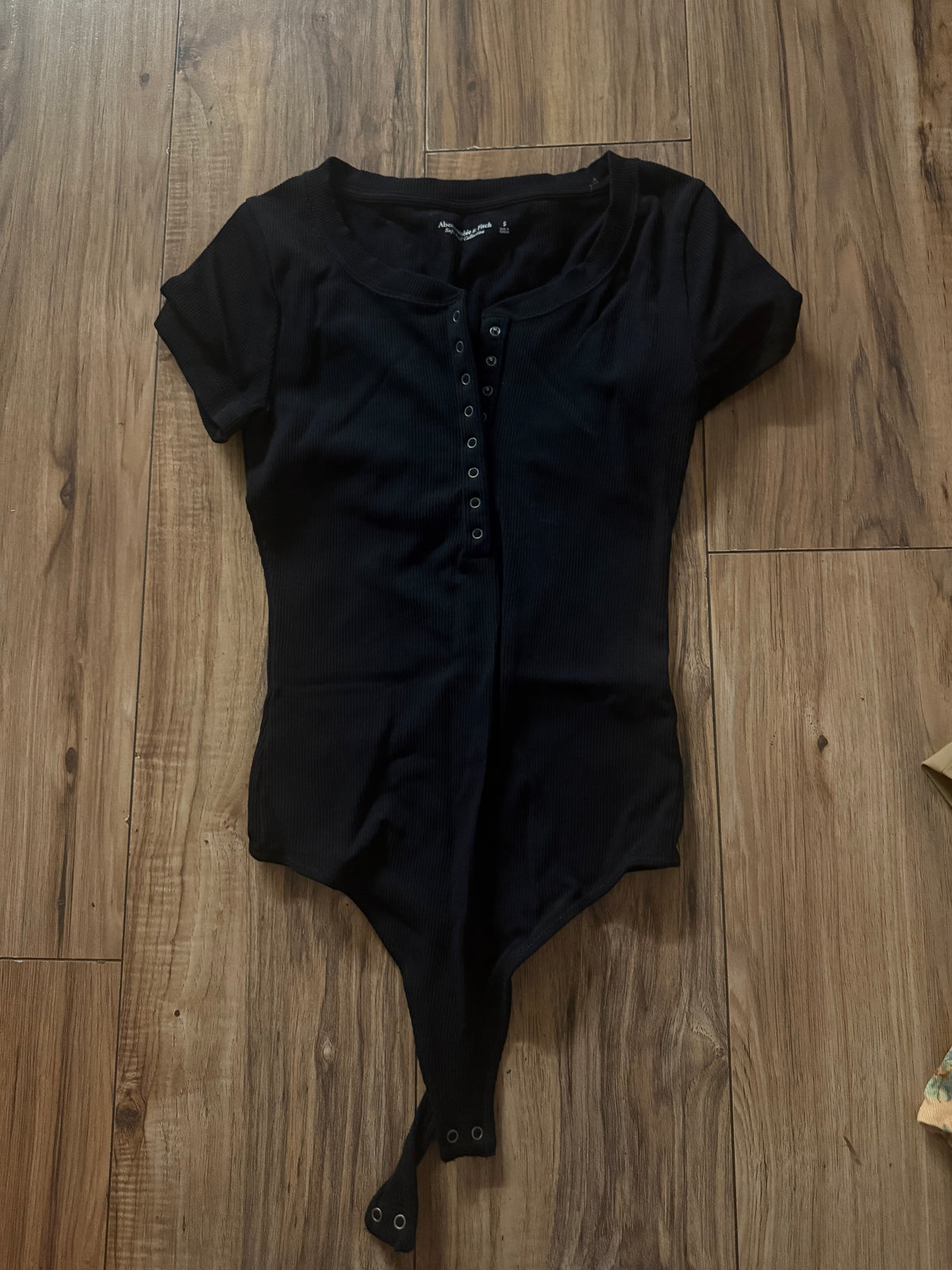Abercrombie & Fitch small