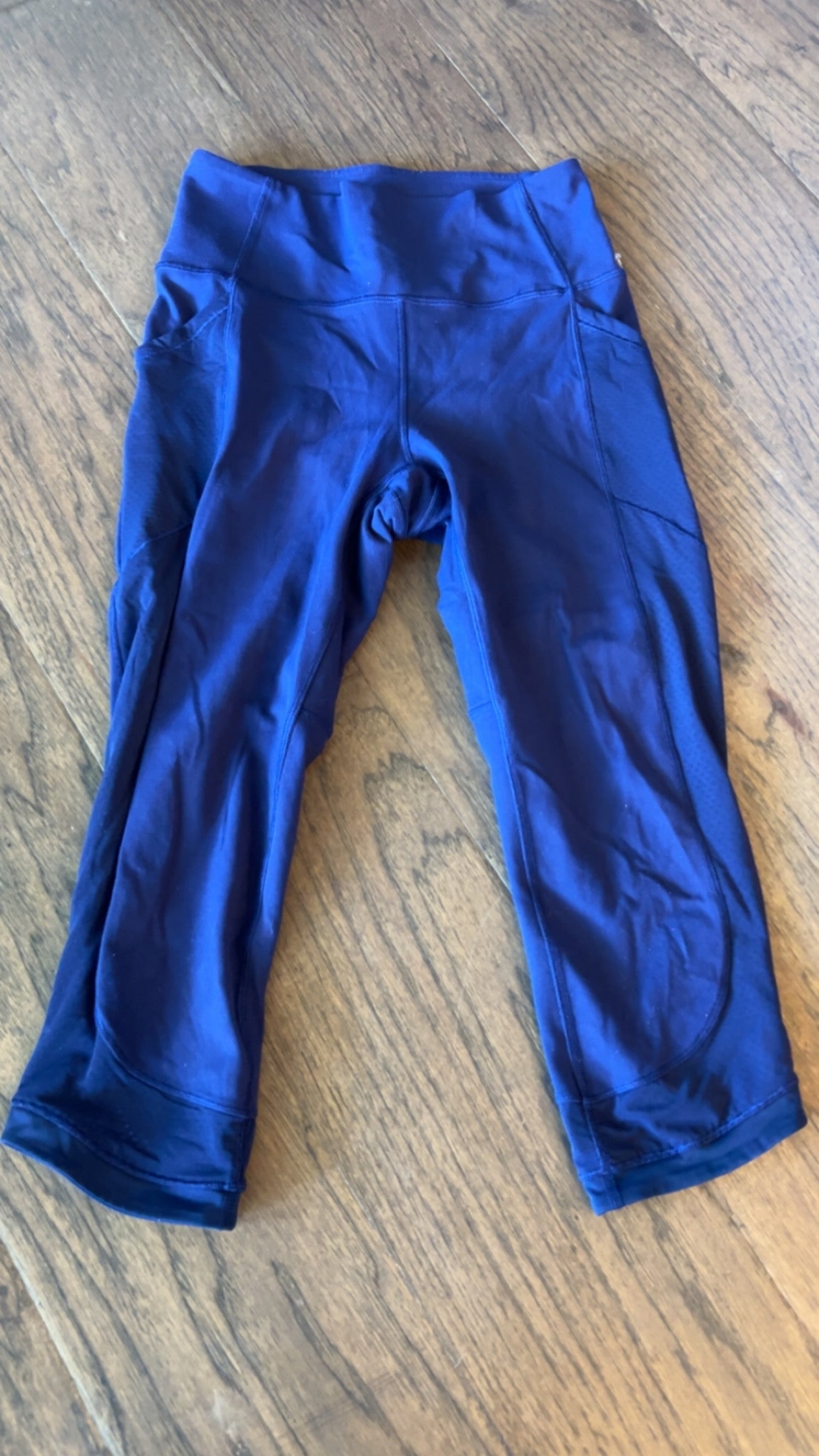 Lululemon size 6.. 23”