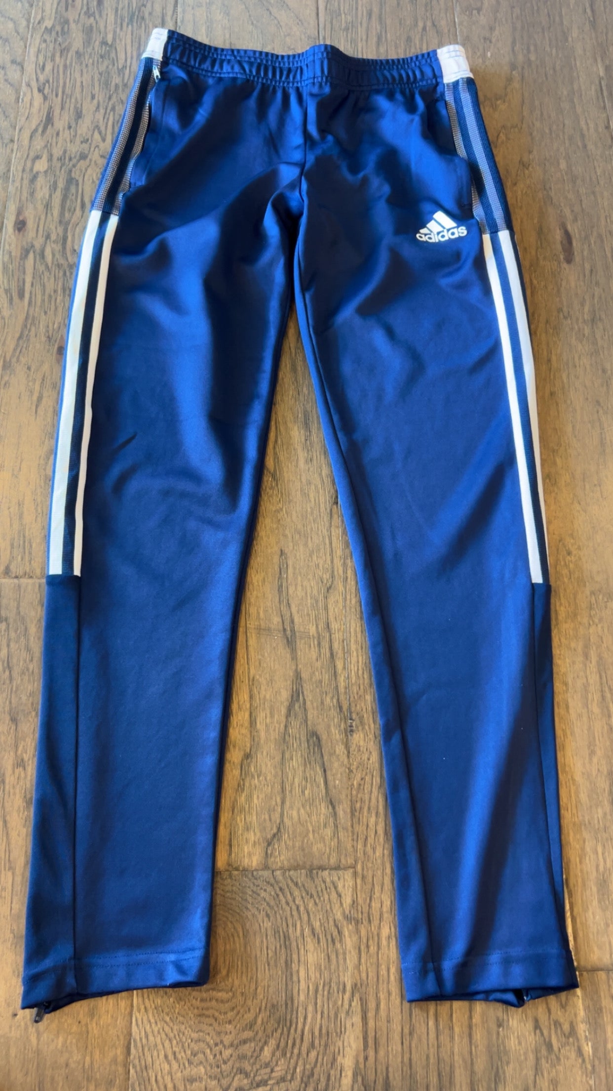 Adidas youth XL
