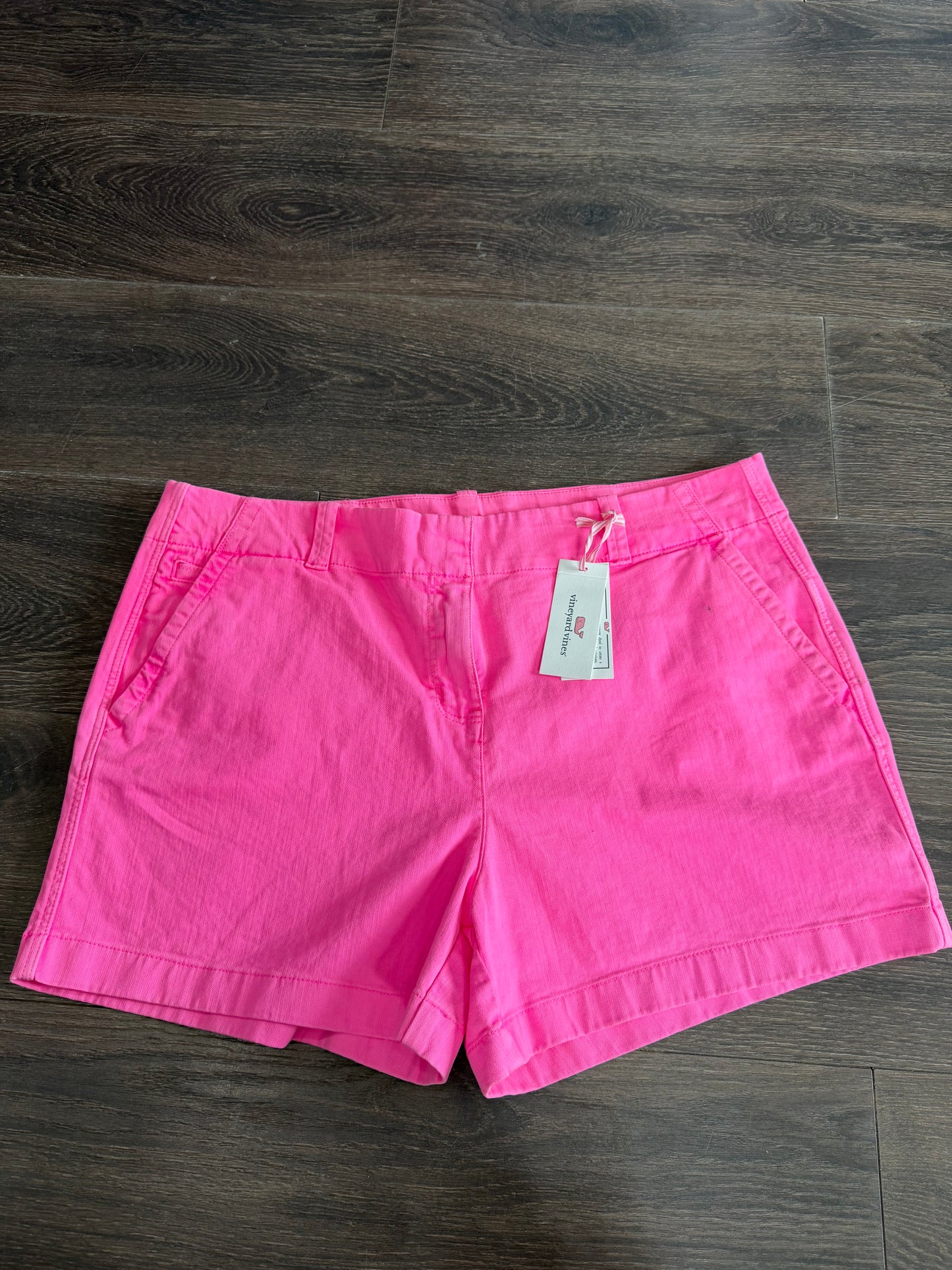 Vineyard vines size 14 small staining