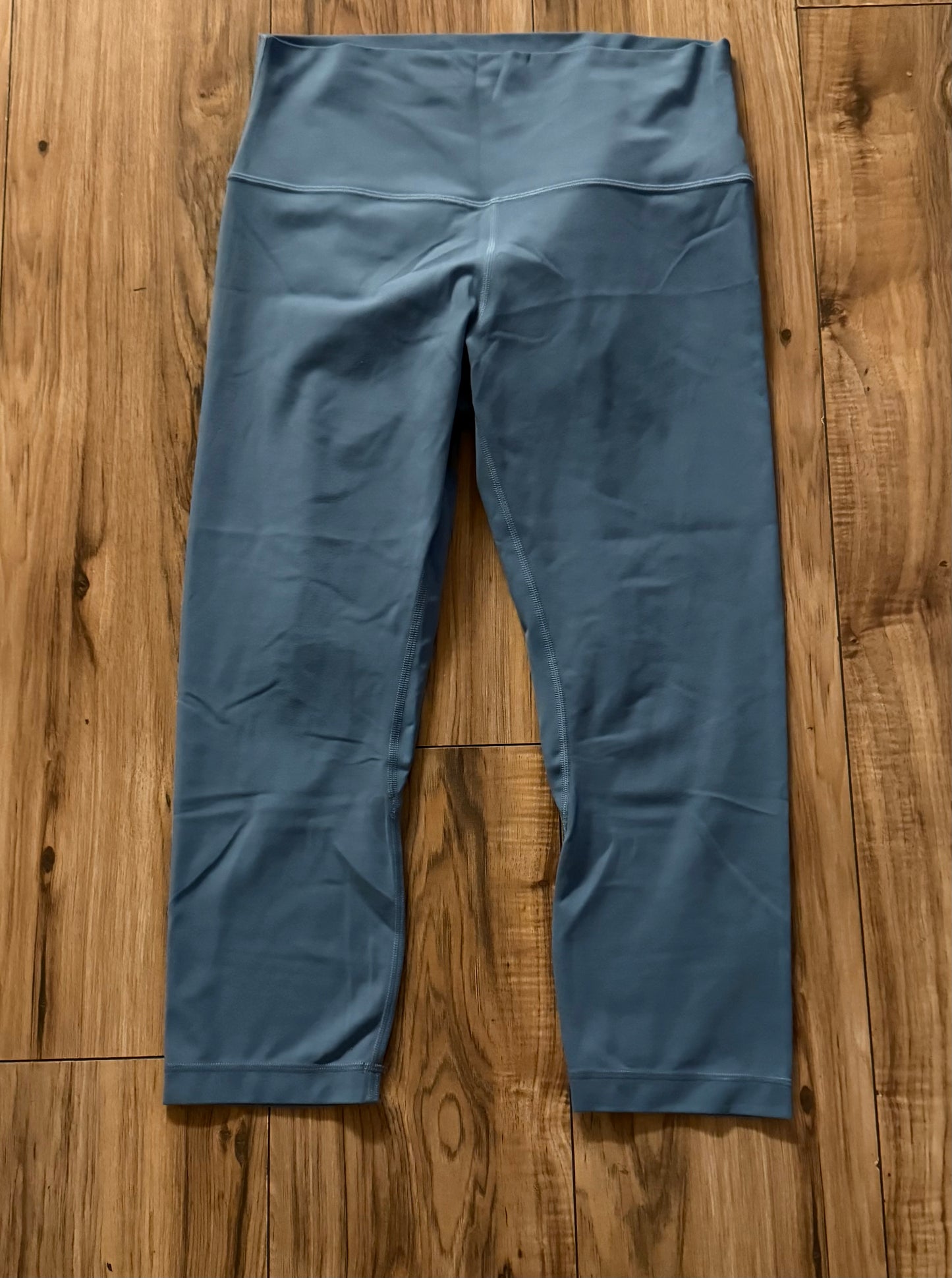 Lululemon 10 cropped