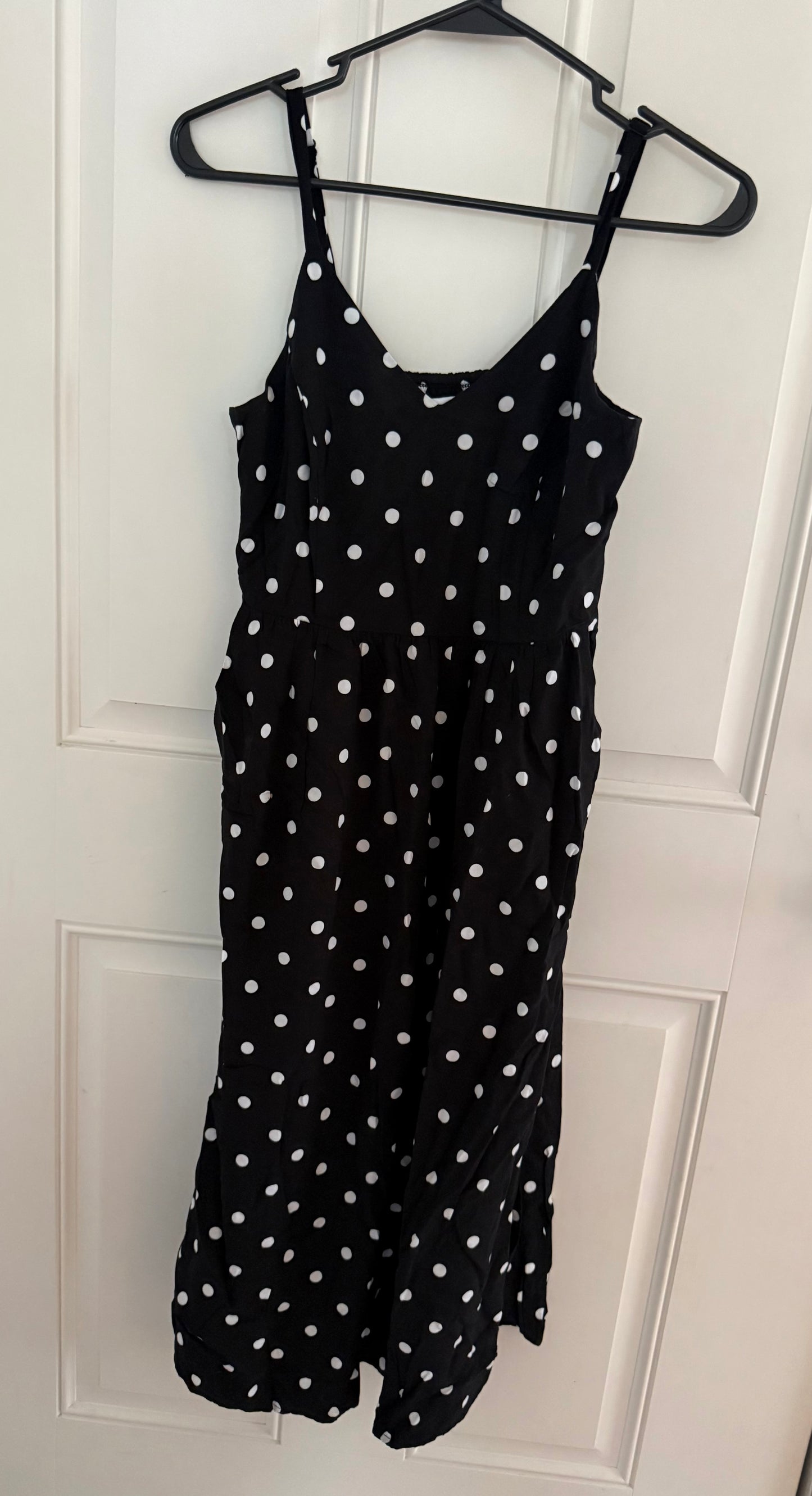 Old Navy small..has pockets