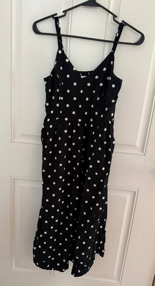 Old Navy small..has pockets