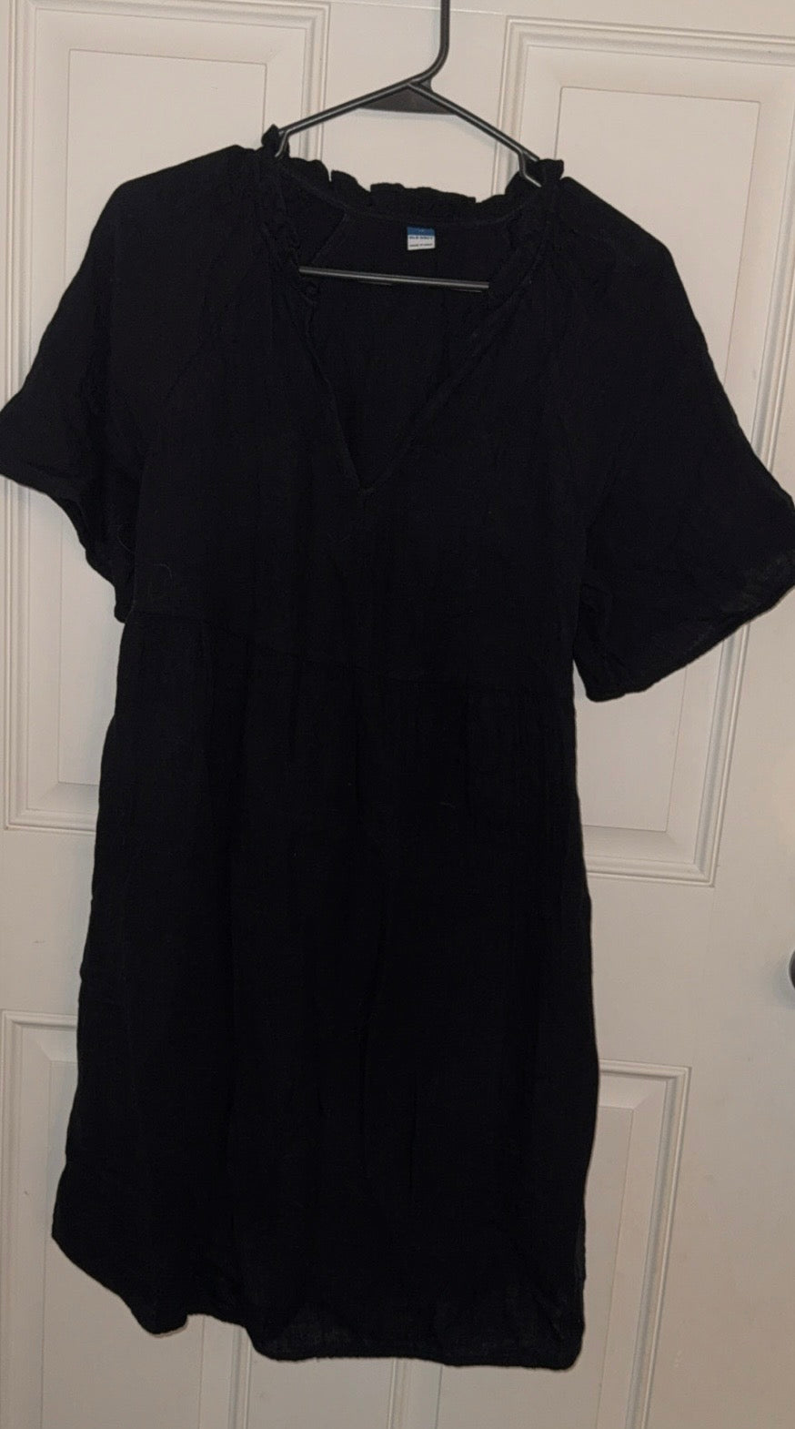 Old Navy xs maternity..has pockets