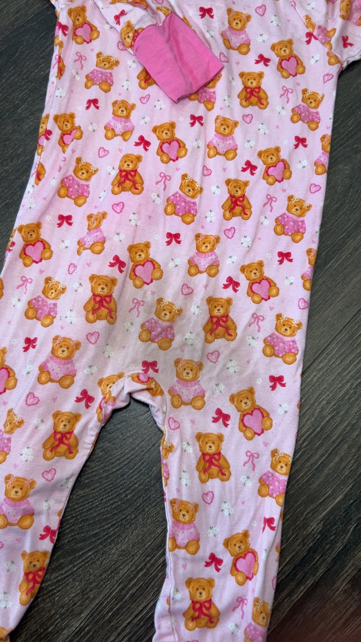 Bronx & Co 12/18m.. has staining on bottom
