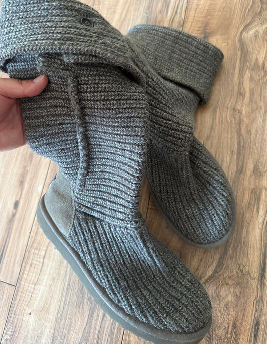 UGG 10