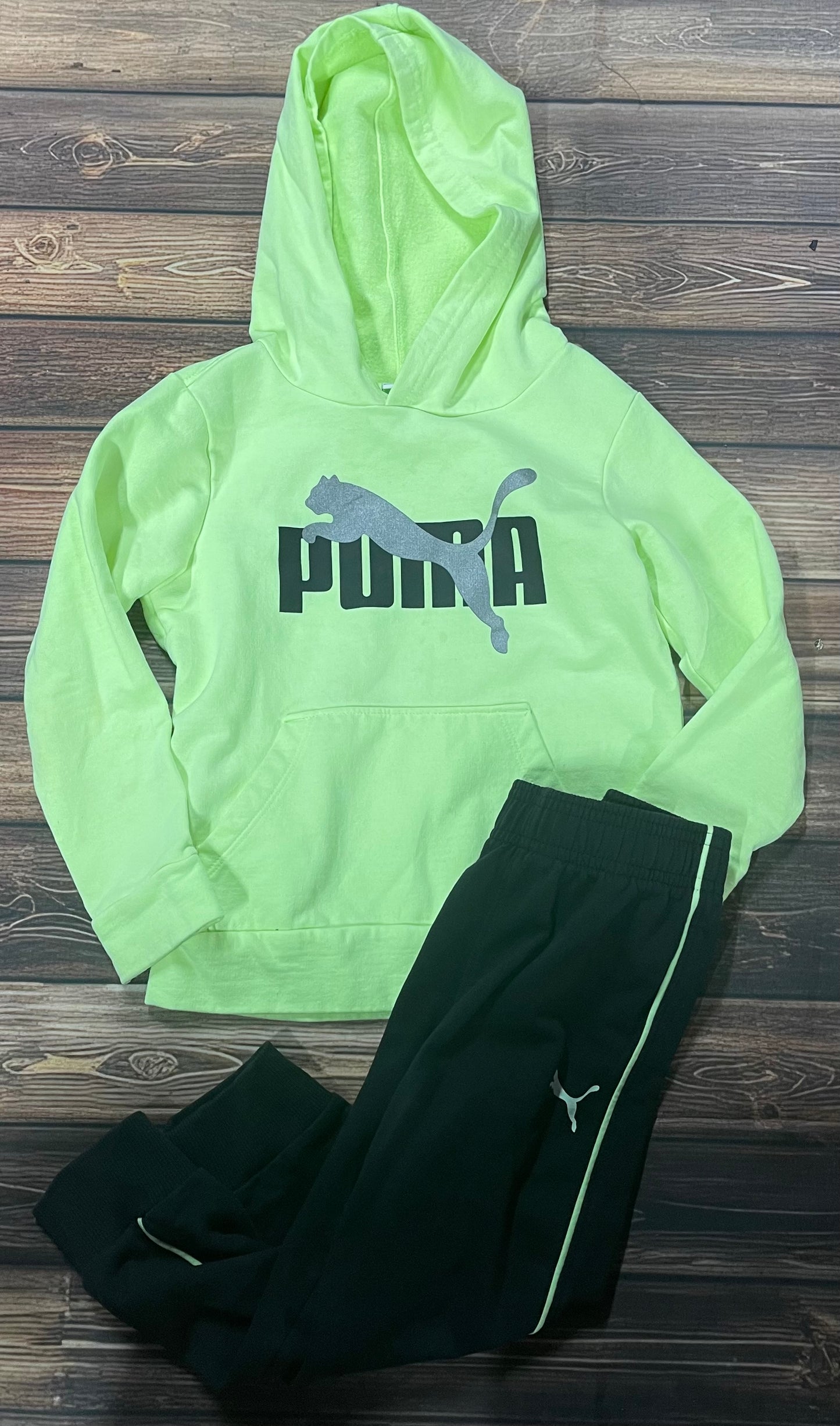 Puma 4T..small staining on sweatshirt