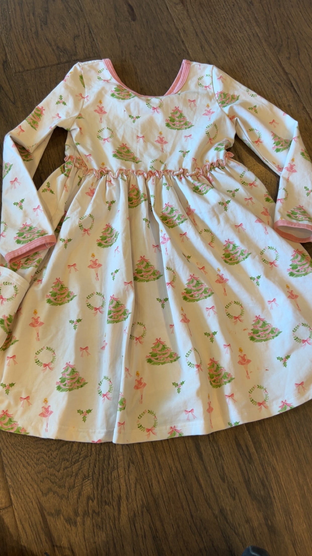 Serendipity youth large.. faint staining. Retail $54