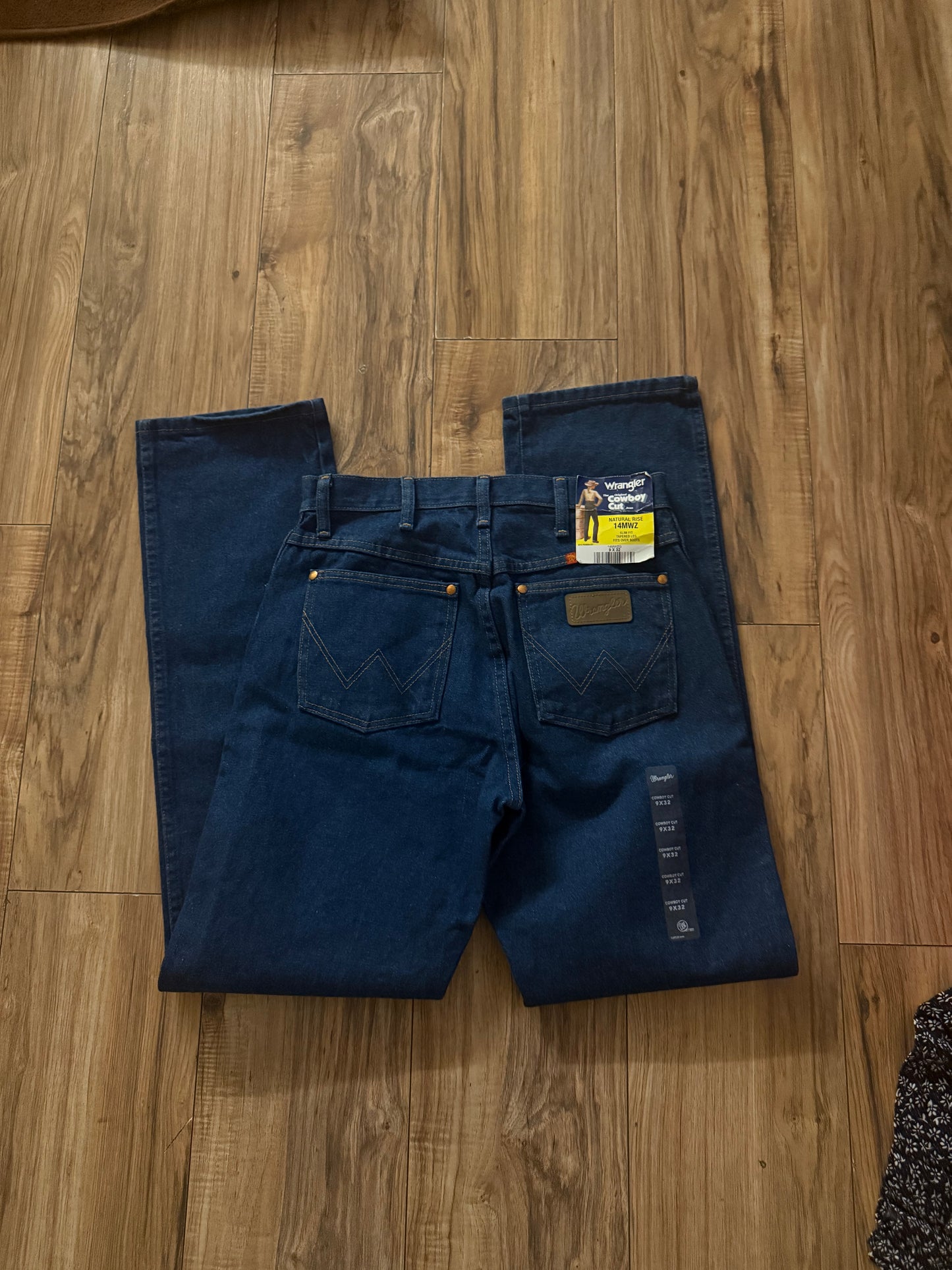 NWT Wrangler 9x32