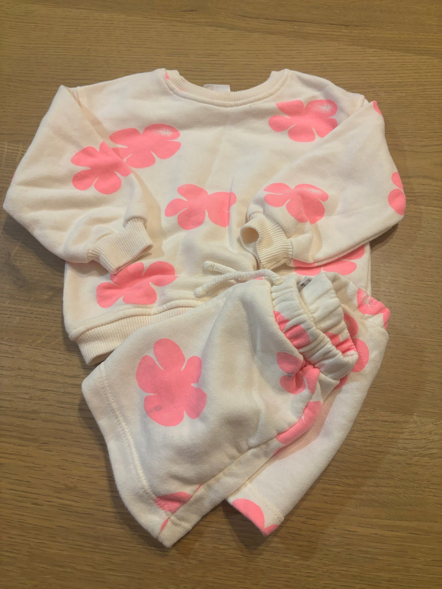 zara 9/12m slight spot on shorts