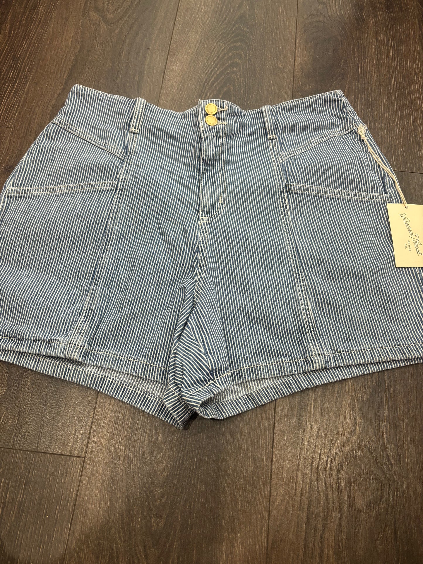 NWT Universal Thread size 12