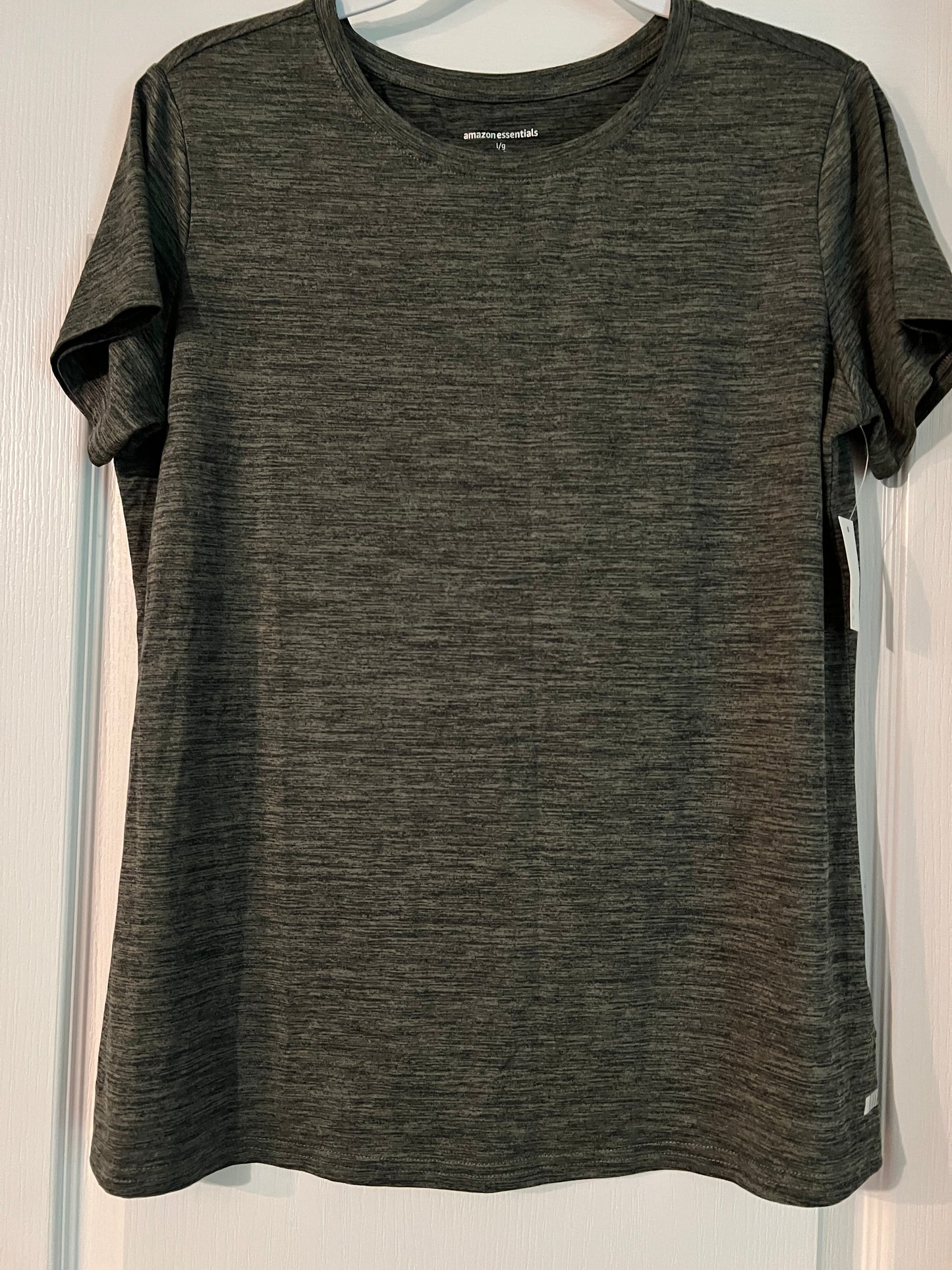 NWT Amazon essentials large
