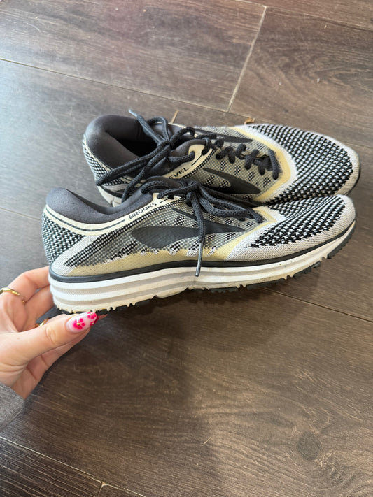 Brooks size 6.5