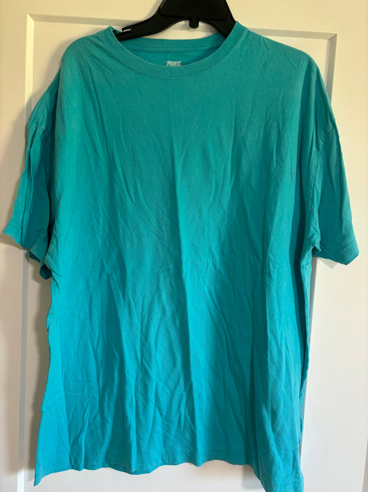 Pink one size…looks like a L/XL
